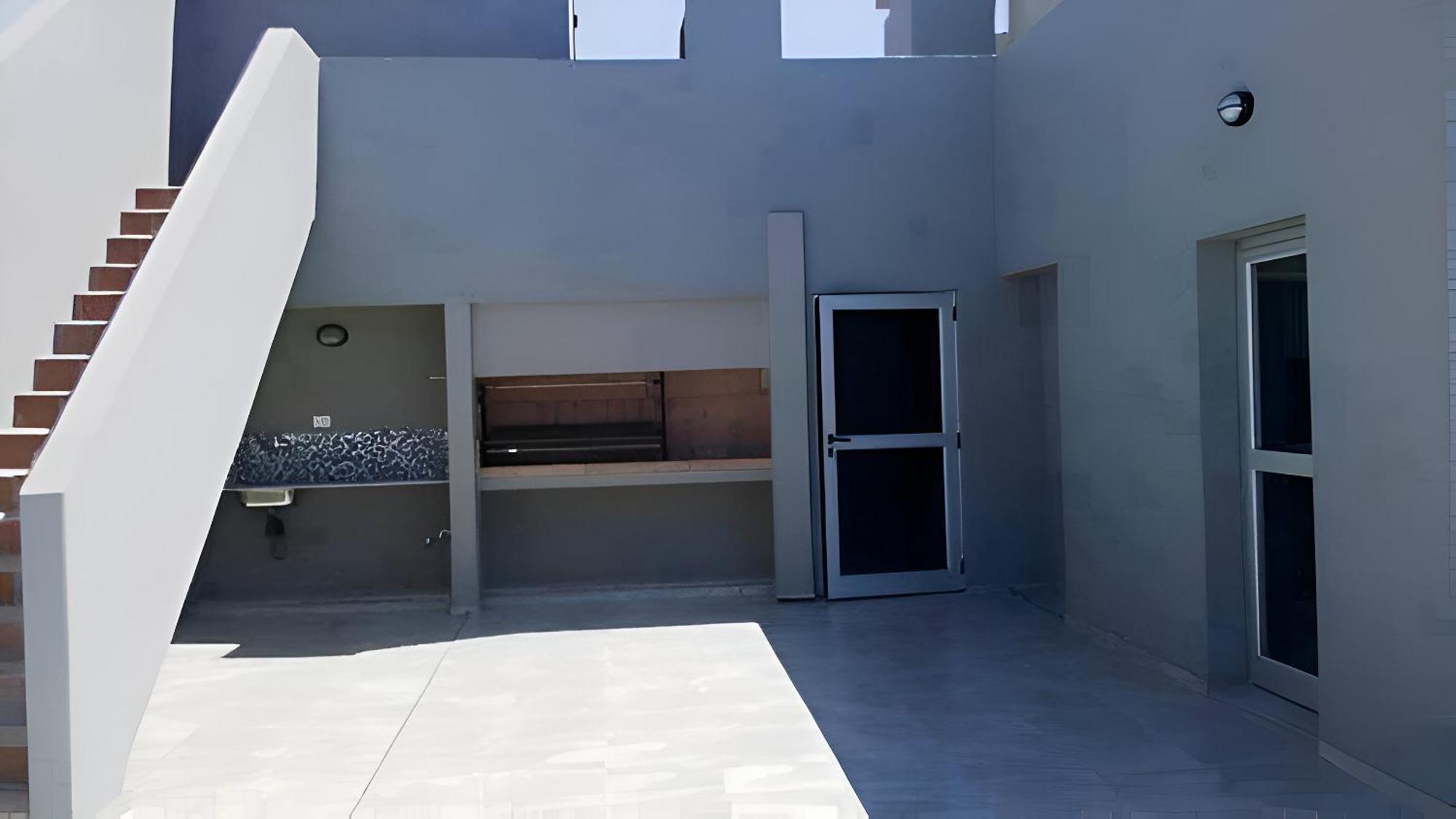 Donde El Alma Sonrie Ahi Es Piscina Jardin Facil Acceso Por Avda 9 De Julio Buenos Aires